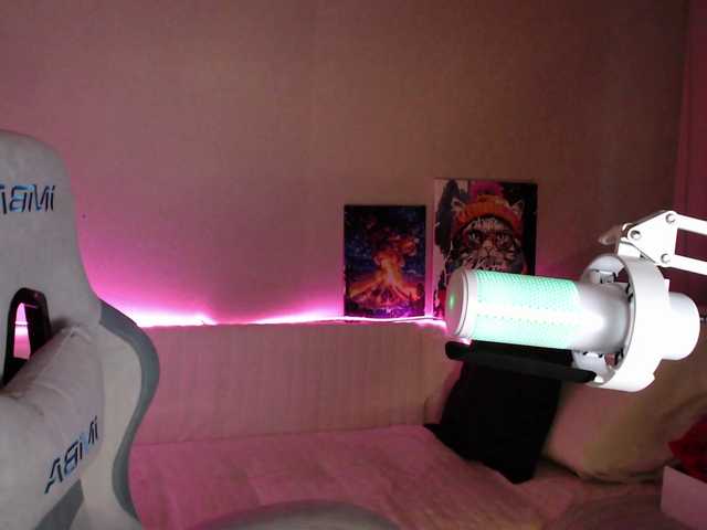 NightMint BongaCams Model