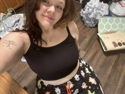 Starryluvvy23 Stripchat Model