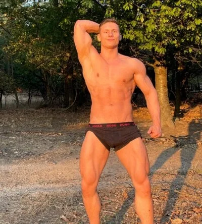 ZeinMiracles Stripchat Model