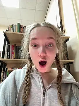 bambi_lu Stripchat Model