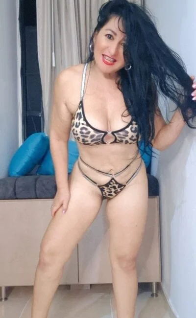 viollett_28 Stripchat Model